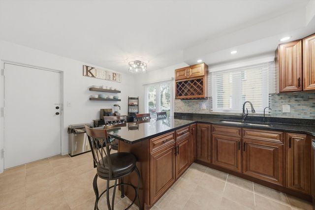 10332 S Pulaski Road 107, Oak Lawn, IL 60453