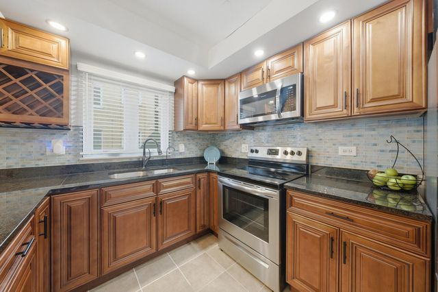 10332 S Pulaski Road 107, Oak Lawn, IL 60453