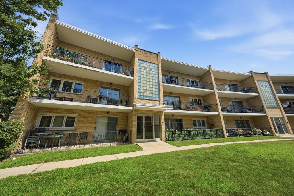10332 S Pulaski Road 107, Oak Lawn, IL 60453