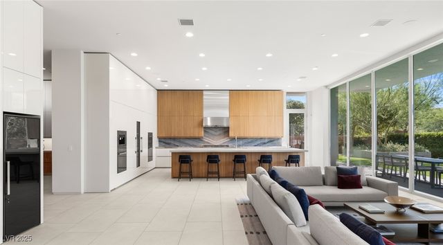 94 Hawk Ridge Drive, Las Vegas, NV 89135