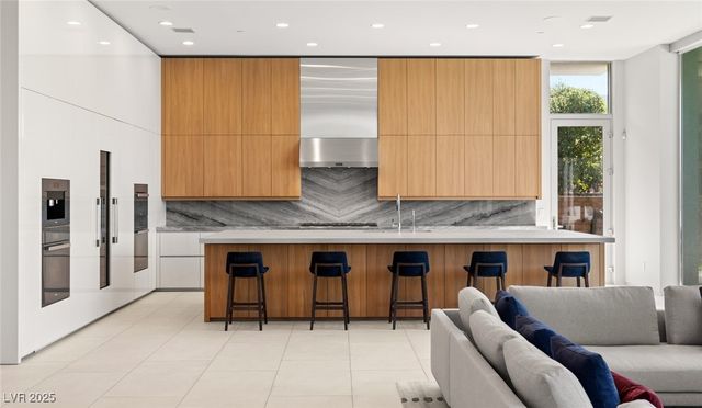 94 Hawk Ridge Drive, Las Vegas, NV 89135