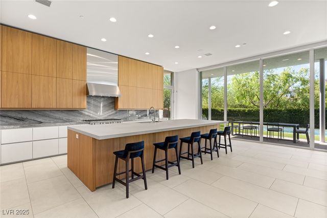 94 Hawk Ridge Drive, Las Vegas, NV 89135