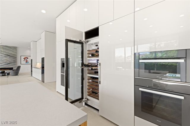 94 Hawk Ridge Drive, Las Vegas, NV 89135