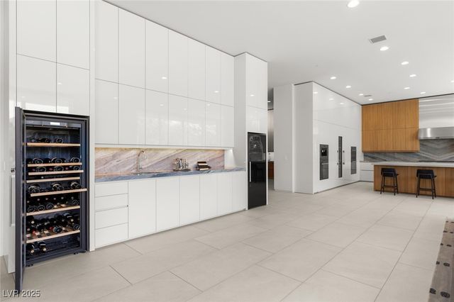 94 Hawk Ridge Drive, Las Vegas, NV 89135