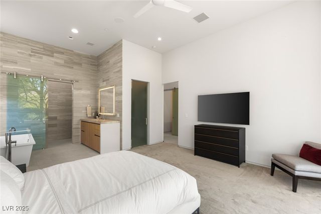 94 Hawk Ridge Drive, Las Vegas, NV 89135