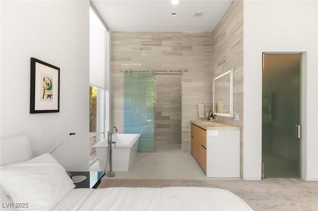 94 Hawk Ridge Drive, Las Vegas, NV 89135