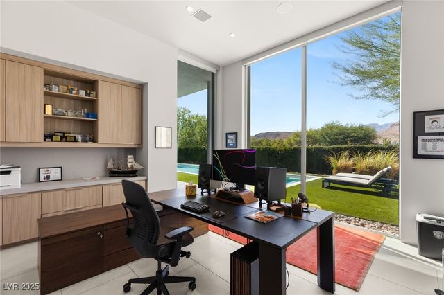 94 Hawk Ridge Drive, Las Vegas, NV 89135