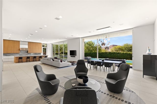 94 Hawk Ridge Drive, Las Vegas, NV 89135