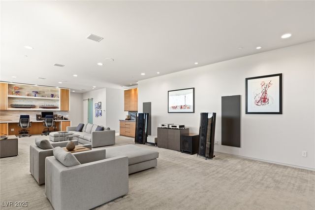 94 Hawk Ridge Drive, Las Vegas, NV 89135