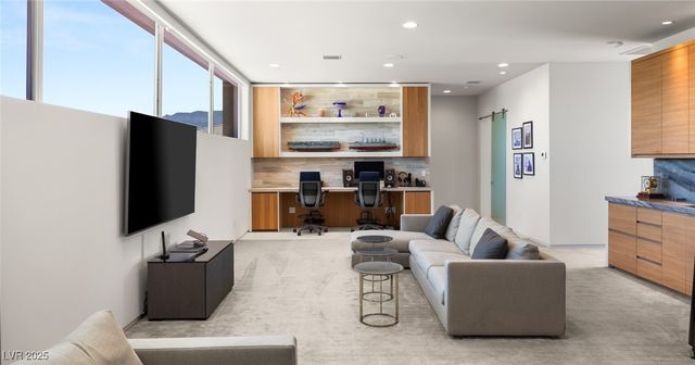 94 Hawk Ridge Drive, Las Vegas, NV 89135