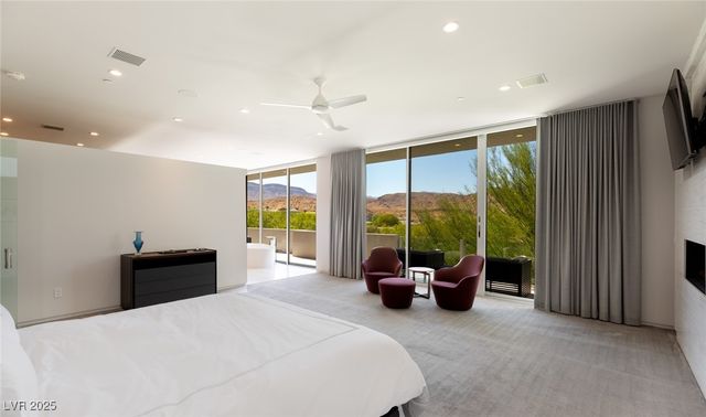 94 Hawk Ridge Drive, Las Vegas, NV 89135