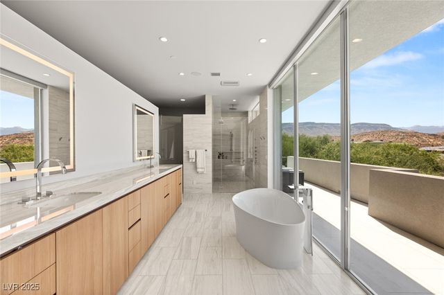 94 Hawk Ridge Drive, Las Vegas, NV 89135