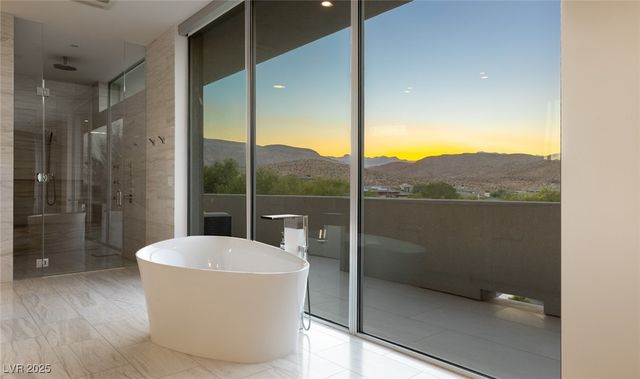 94 Hawk Ridge Drive, Las Vegas, NV 89135