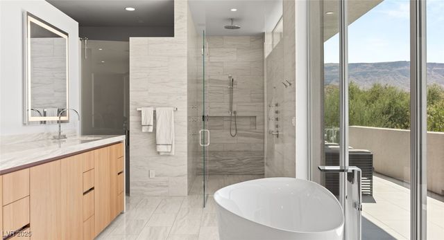 94 Hawk Ridge Drive, Las Vegas, NV 89135