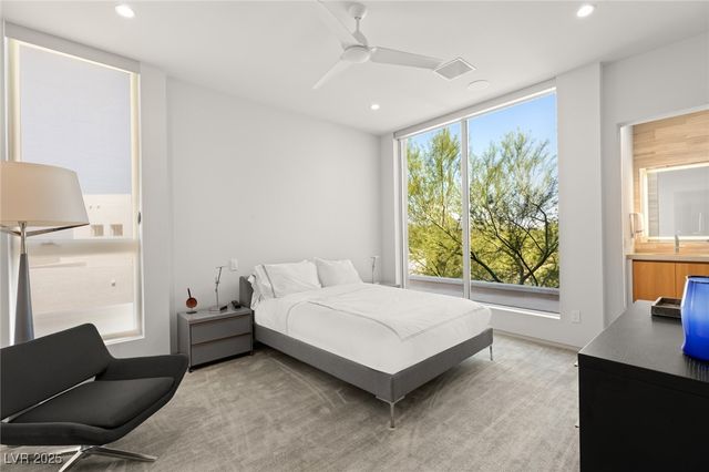 94 Hawk Ridge Drive, Las Vegas, NV 89135