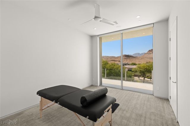 94 Hawk Ridge Drive, Las Vegas, NV 89135