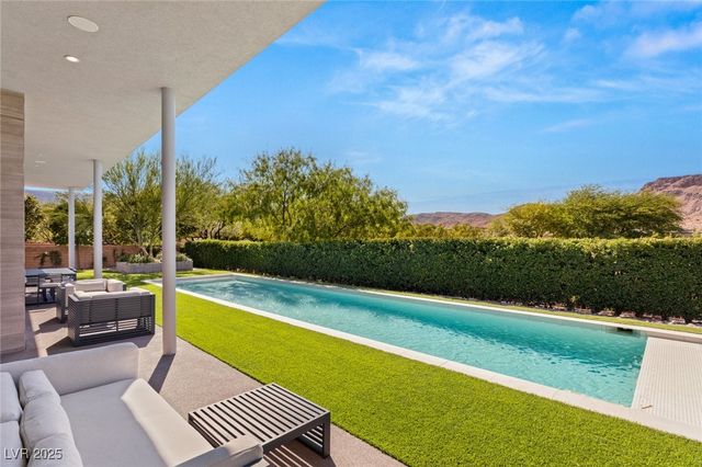 94 Hawk Ridge Drive, Las Vegas, NV 89135