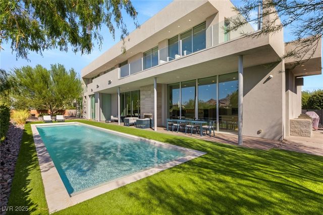 94 Hawk Ridge Drive, Las Vegas, NV 89135