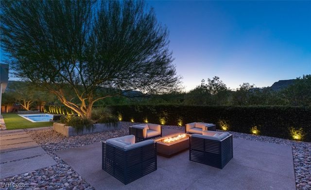 94 Hawk Ridge Drive, Las Vegas, NV 89135