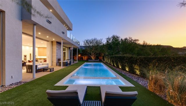 94 Hawk Ridge Drive, Las Vegas, NV 89135