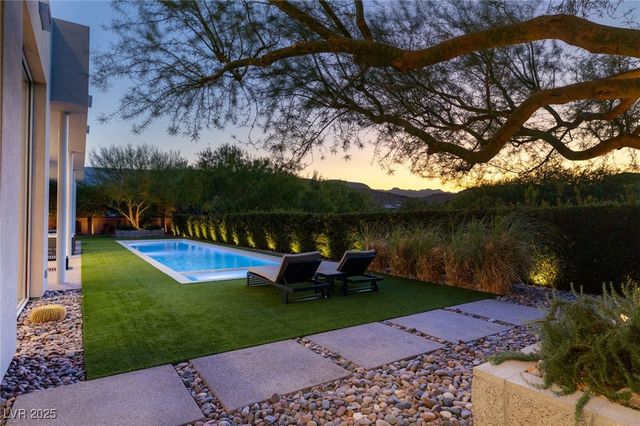 94 Hawk Ridge Drive, Las Vegas, NV 89135