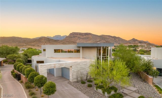 94 Hawk Ridge Drive, Las Vegas, NV 89135