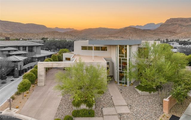 94 Hawk Ridge Drive, Las Vegas, NV 89135