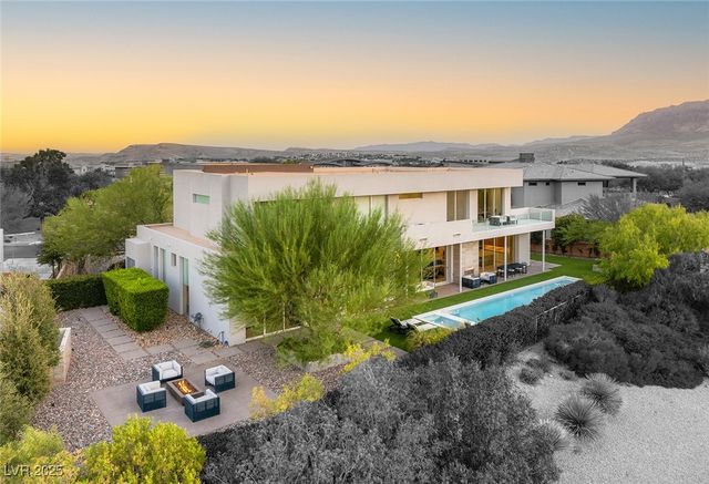 94 Hawk Ridge Drive, Las Vegas, NV 89135