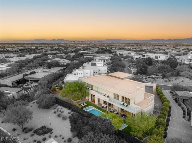 94 Hawk Ridge Drive, Las Vegas, NV 89135