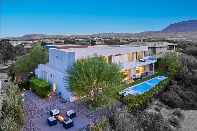 94 Hawk Ridge Drive, Las Vegas, NV 89135