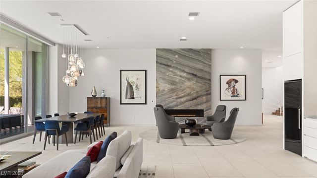 94 Hawk Ridge Drive, Las Vegas, NV 89135