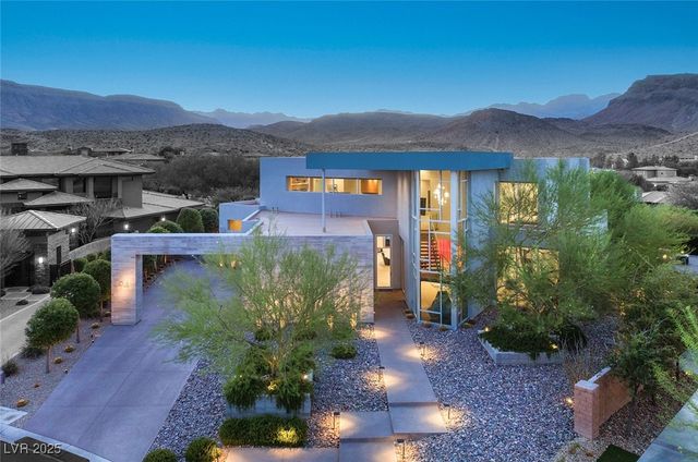 94 Hawk Ridge Drive, Las Vegas, NV 89135