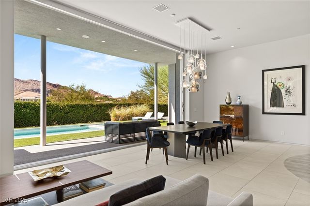 94 Hawk Ridge Drive, Las Vegas, NV 89135