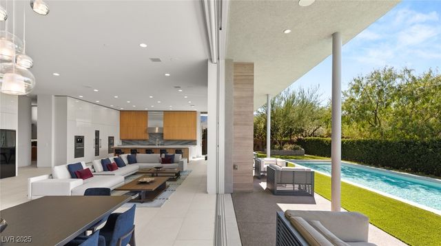 94 Hawk Ridge Drive, Las Vegas, NV 89135