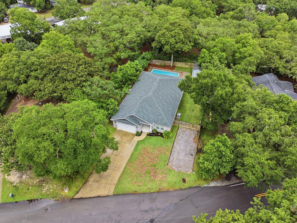 Image 26 of property listing at 308 Bella Vista Road, Fort Walton Beach, FL 32547