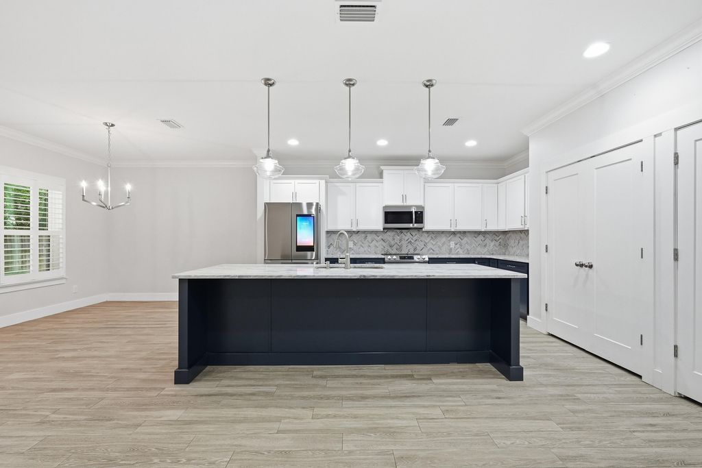 Image 5 of property listing at 308 Bella Vista Road, Fort Walton Beach, FL 32547