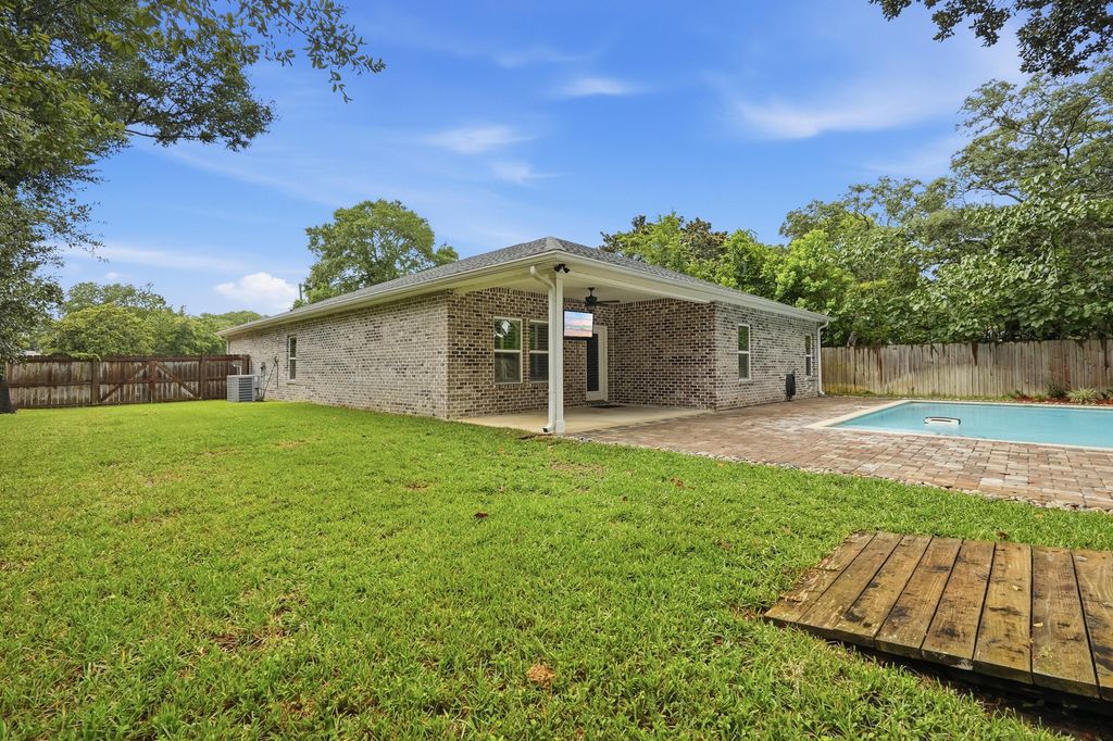 Image 58 of property listing at 308 Bella Vista Road, Fort Walton Beach, FL 32547