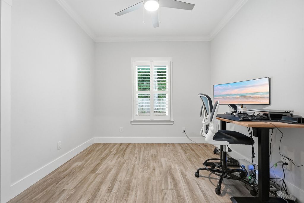Image 8 of property listing at 308 Bella Vista Road, Fort Walton Beach, FL 32547
