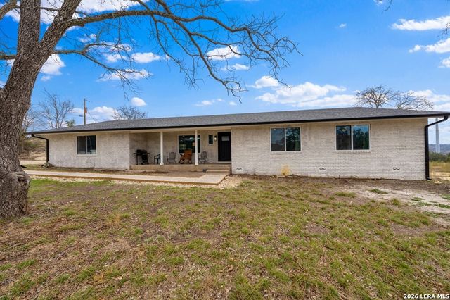 3611 MEDINA HWY, Kerrville, TX 78028