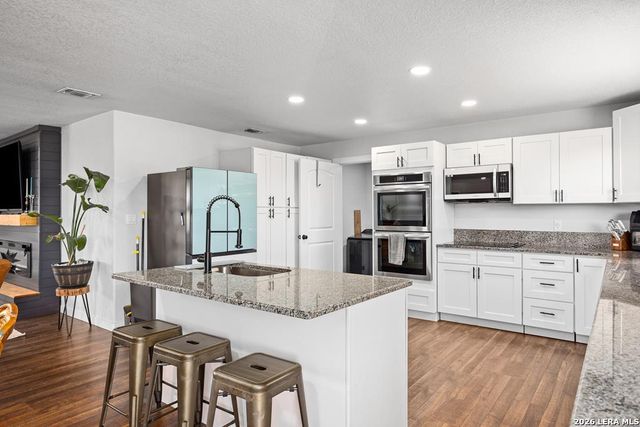 3611 MEDINA HWY, Kerrville, TX 78028