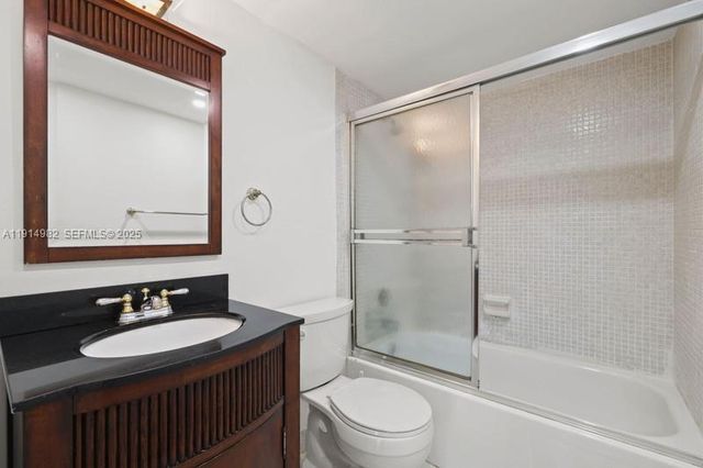 4174 Inverrary Drive 902, Lauderhill, FL 33319