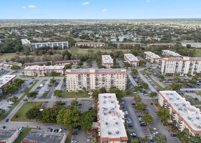 4174 Inverrary Drive 902, Lauderhill, FL 33319