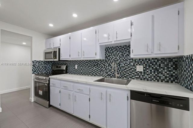 4174 Inverrary Drive 902, Lauderhill, FL 33319