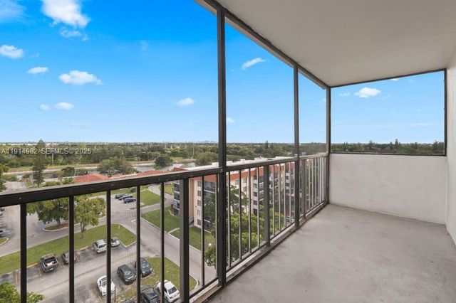 4174 Inverrary Drive 902, Lauderhill, FL 33319