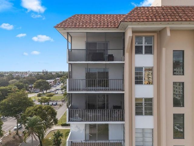 4174 Inverrary Drive 902, Lauderhill, FL 33319