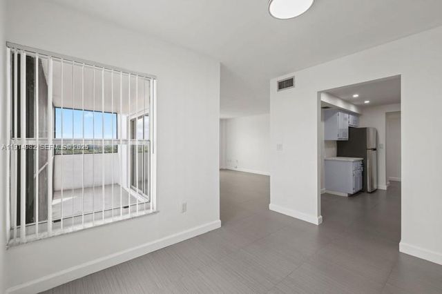 4174 Inverrary Drive 902, Lauderhill, FL 33319