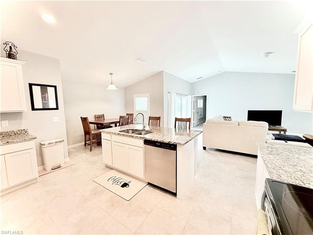 428 NW 13th TER, Cape Coral, FL 33993