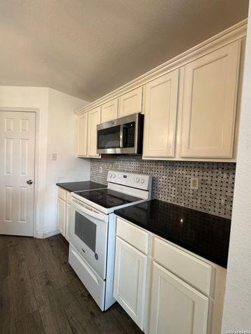 14410 MANGOLD WAY, Atascosa, TX 78002