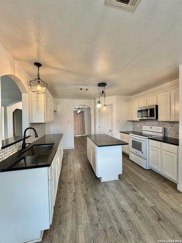 14410 MANGOLD WAY, Atascosa, TX 78002