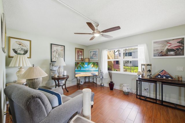 888 Flanders S, Delray Beach, FL 33484